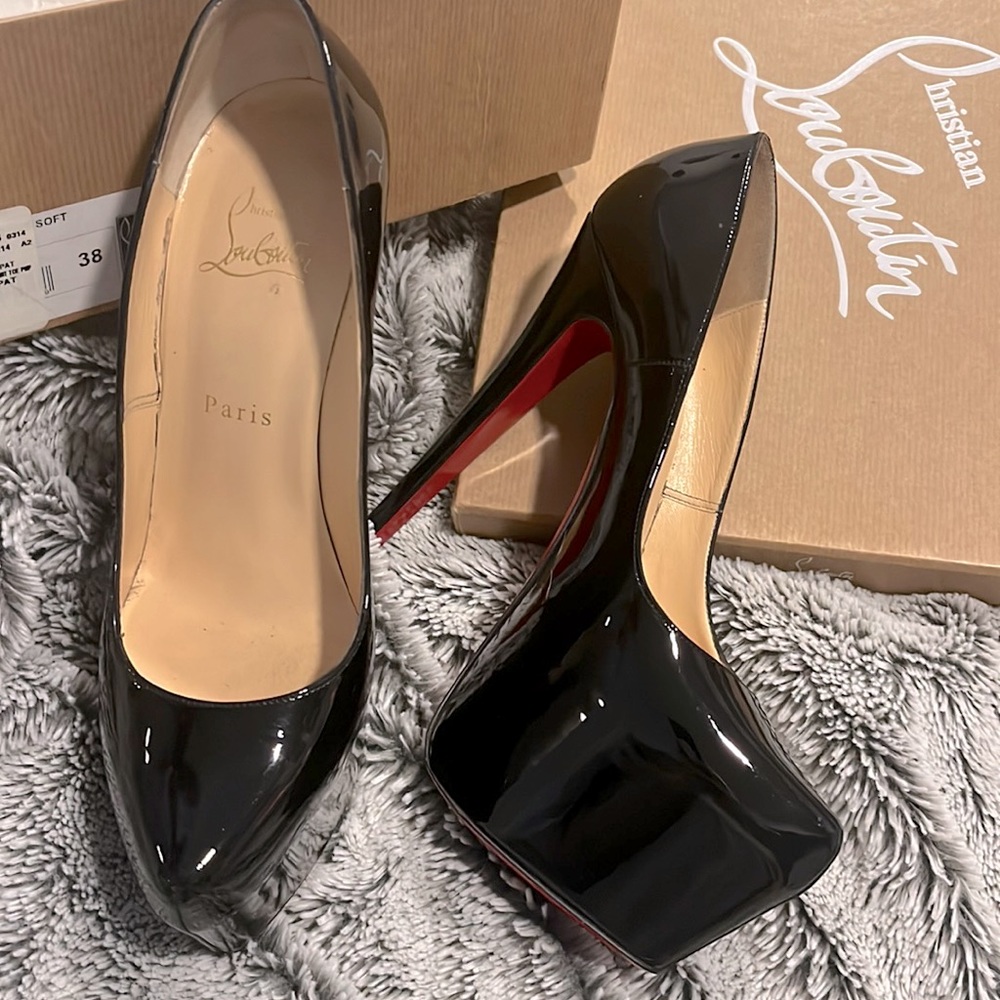 Authentic Christian Louboutin daffodil size 38. No scuffs, box included.